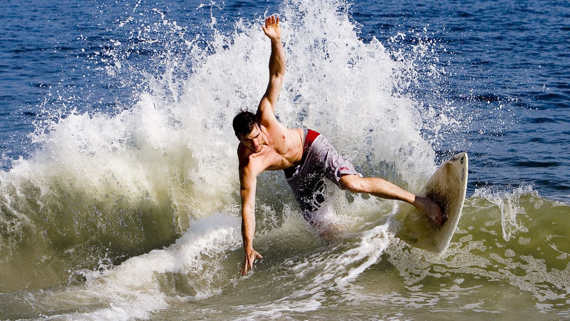 职业球员体能训练方案个性化设置保障状态稳定输出，球员体育